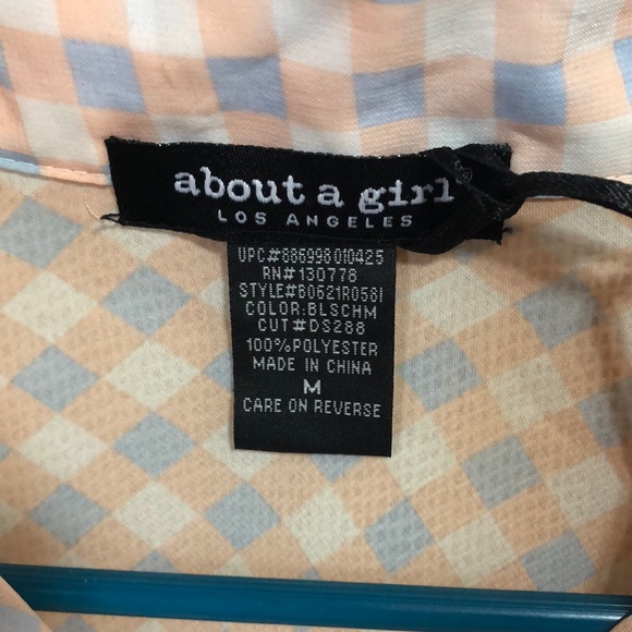 Light pink and blue button up shirt! - Picture 4 of 5